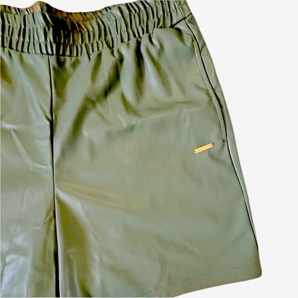 Fabletics Vegan Leather High Waist Green Stretch Athleisure Shorts  SZ Large NWT - Picture 6 of 10
